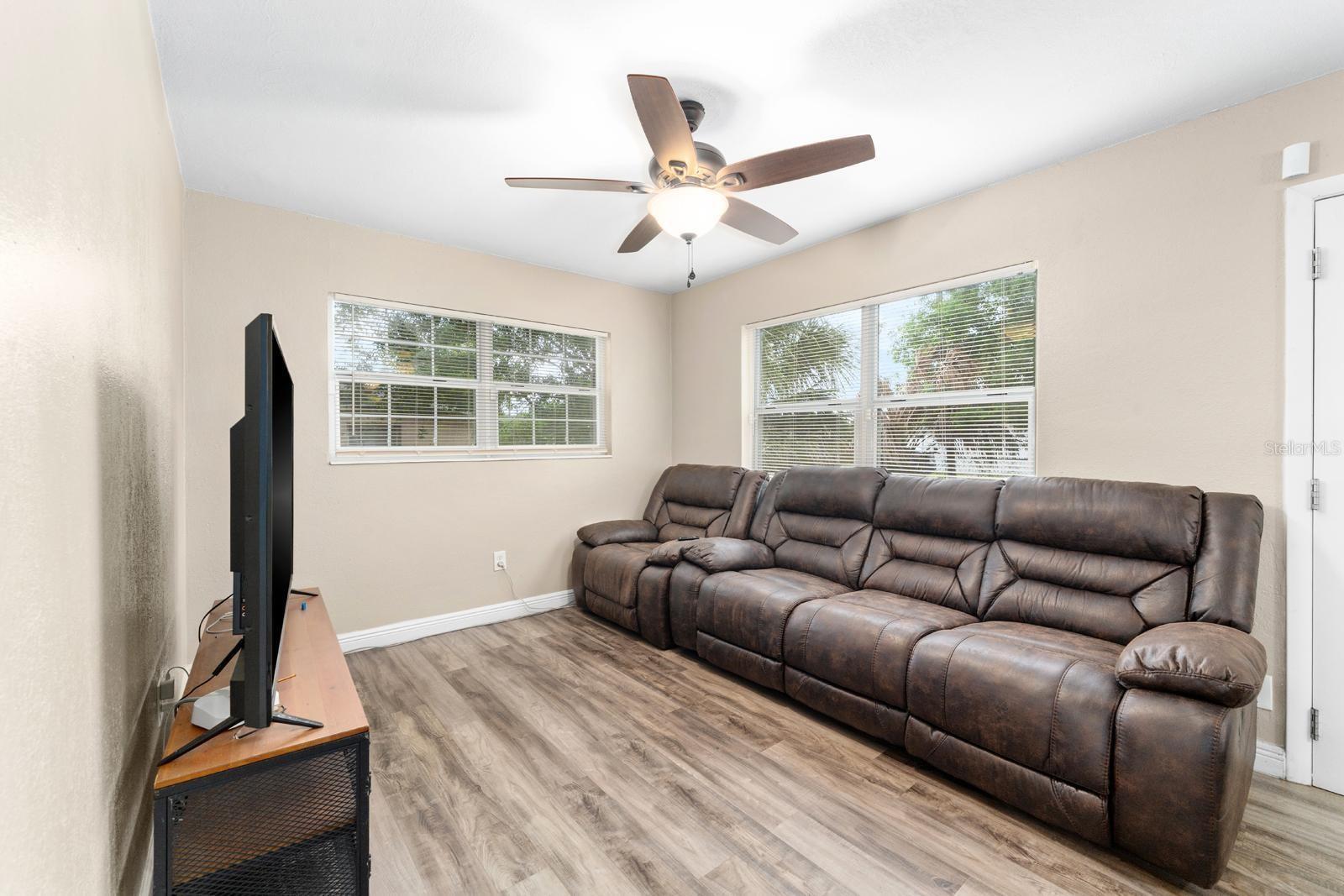 2906 E GENESEE ST, TAMPA, FL, 33610