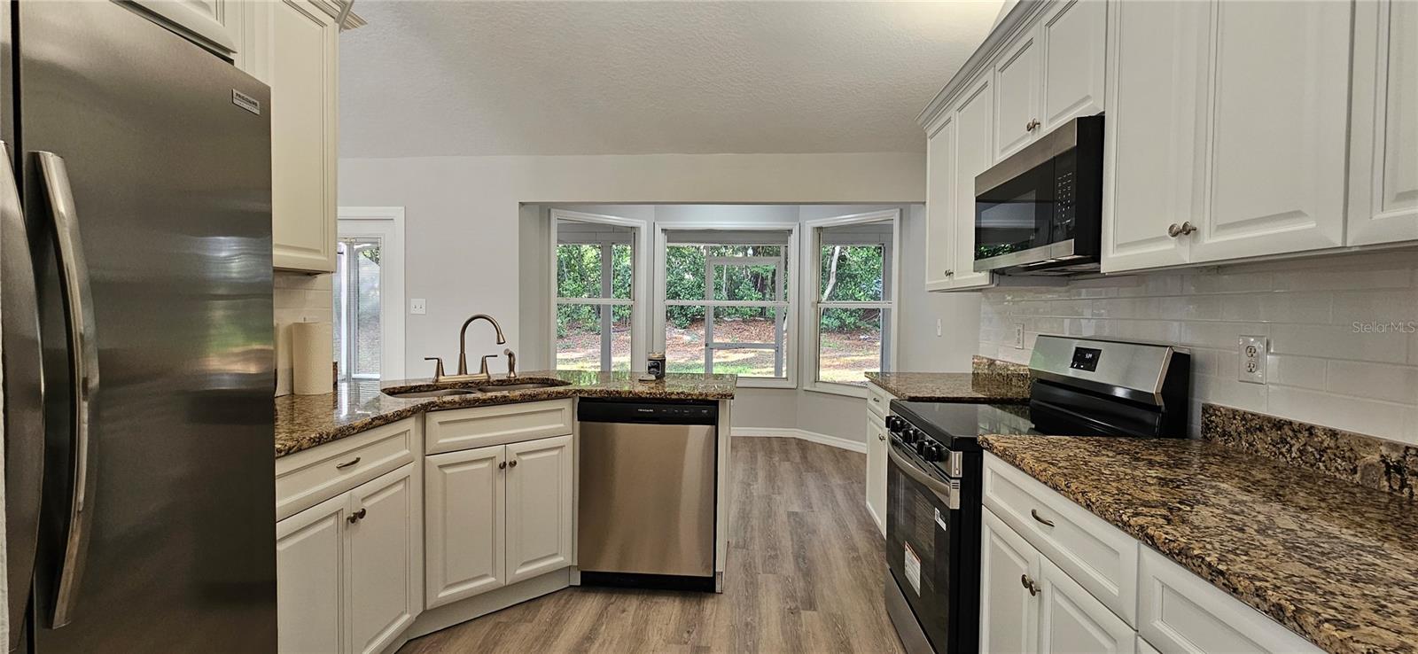 370 S COBBLE CT, MOUNT DORA, FL, 32757