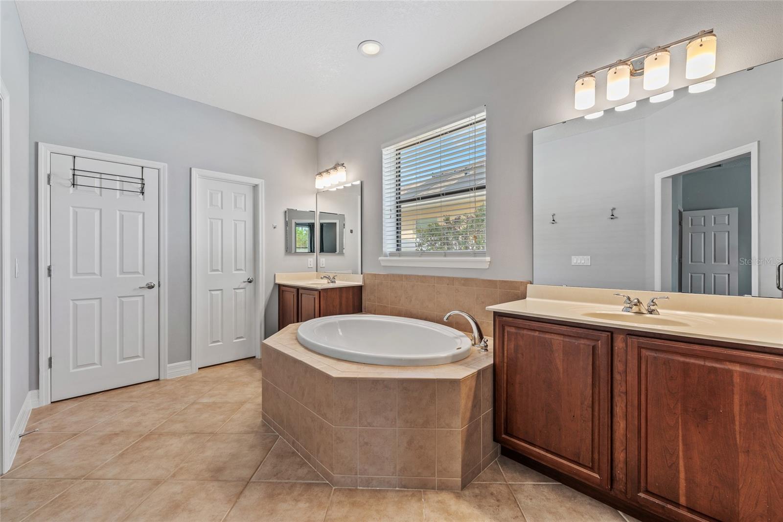 838 STRATHMORE DR, ORLANDO, FL, 32803