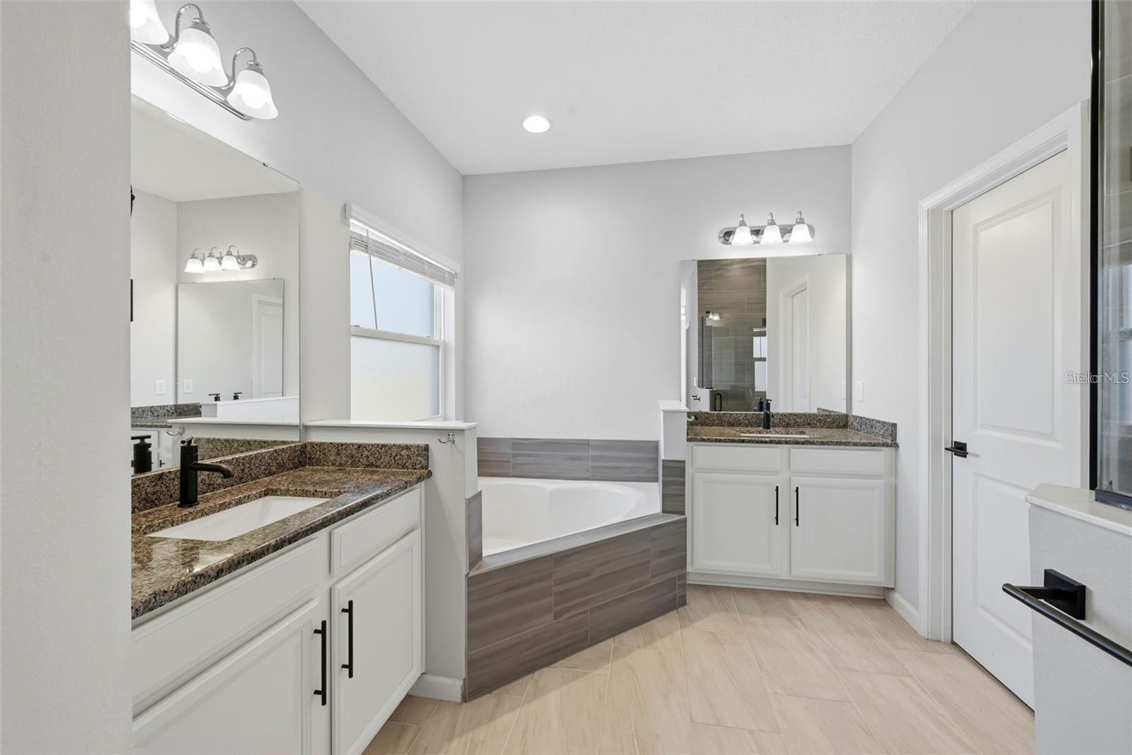 575 AVILA PL, HOWEY IN THE HILLS, FL, 34737