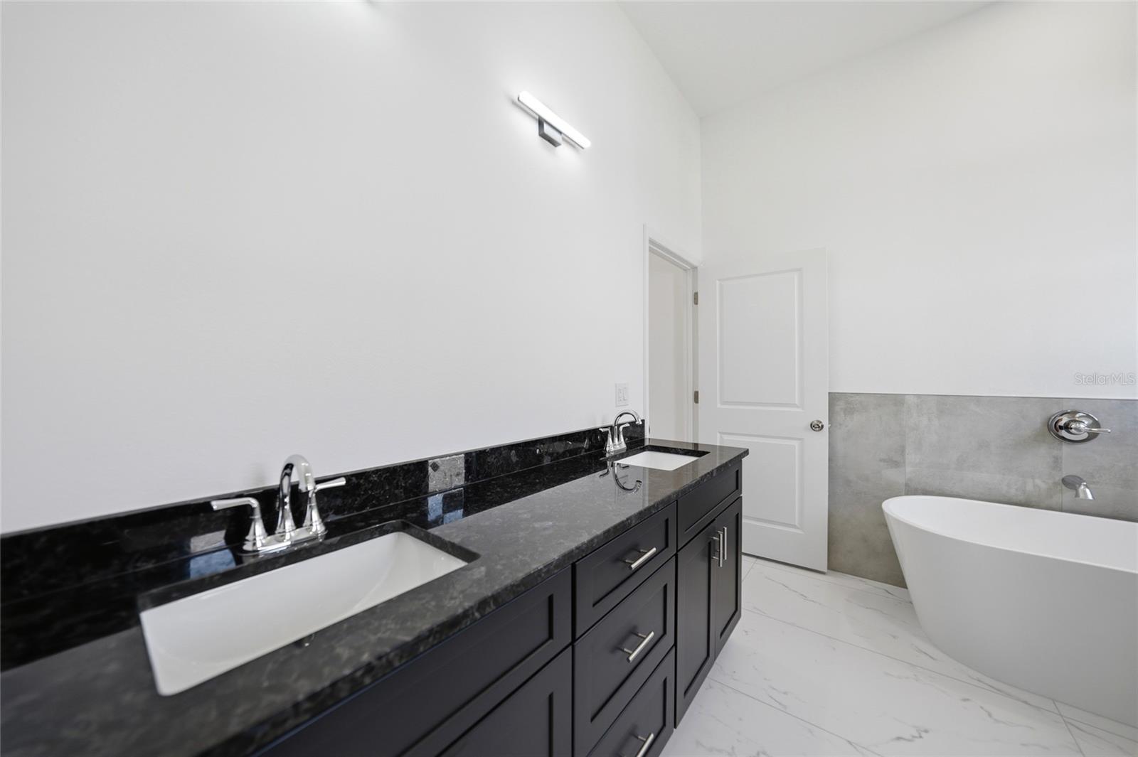 15096 LAKELAND CIR, PORT CHARLOTTE, FL, 33981