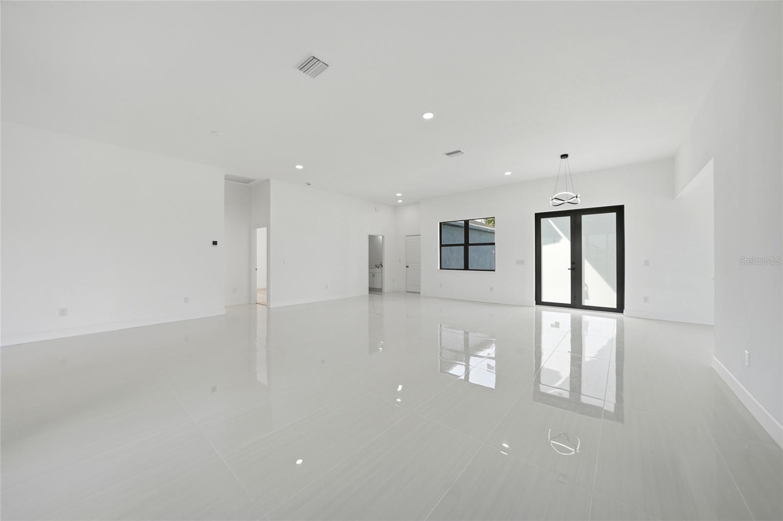 15096 LAKELAND CIR, PORT CHARLOTTE, FL, 33981