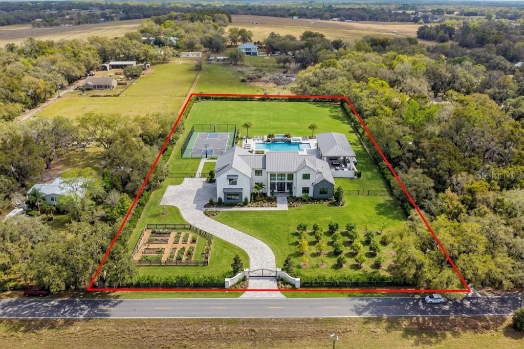 8302 WIRE RD, ZEPHYRHILLS, FL, 33540