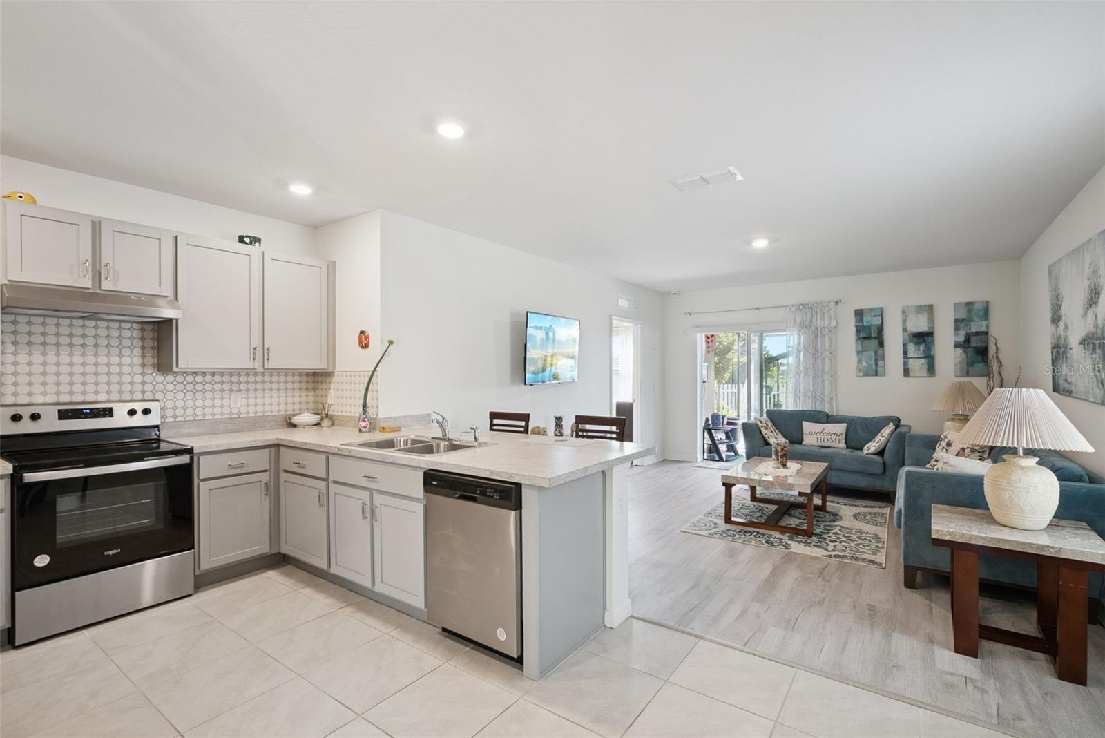 916 AUGUST SKY DR, DELTONA, FL, 32738