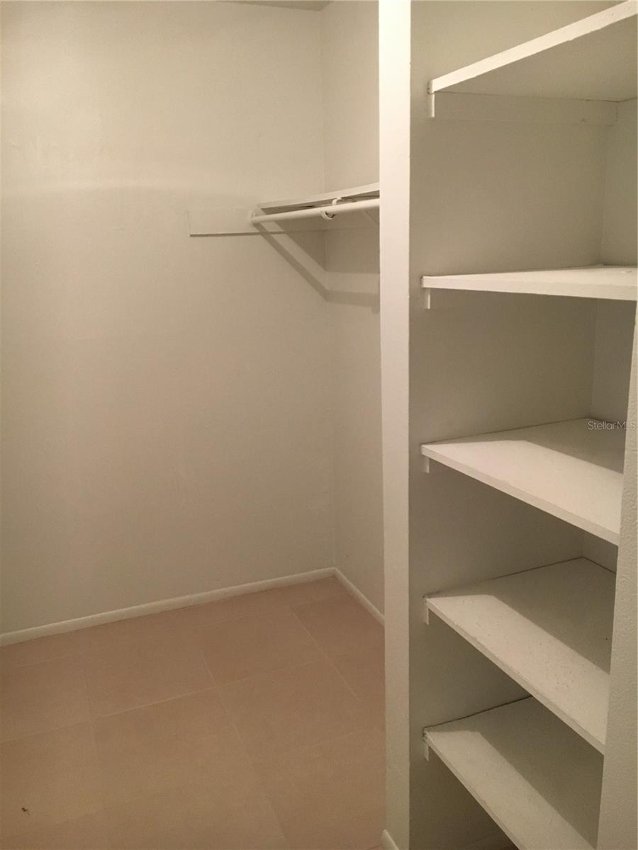 5325 CURRY FORD RD #H101, ORLANDO, FL, 32812