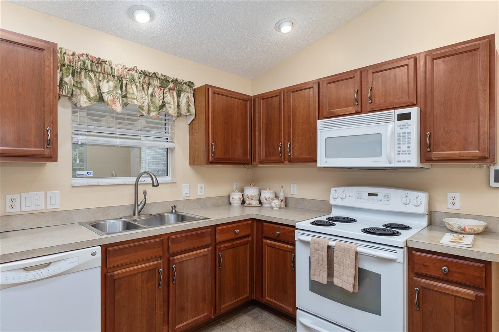 2588 ENGLISH IVY CIR, THE VILLAGES, FL, 32162