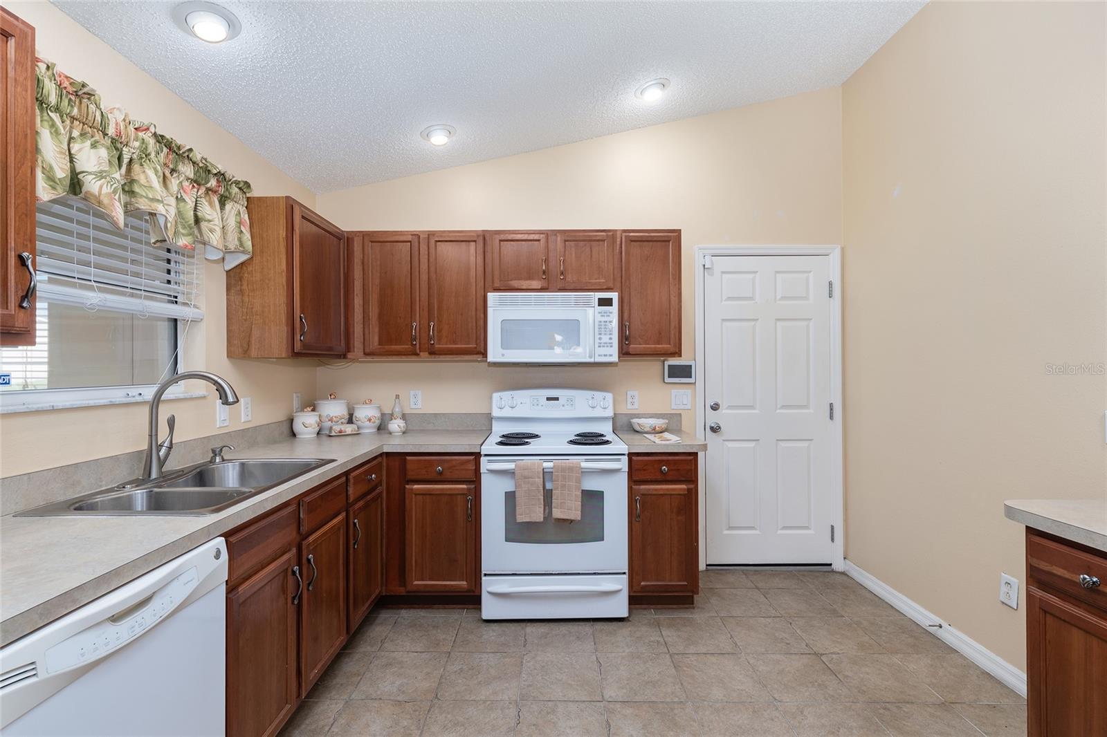 2588 ENGLISH IVY CIR, THE VILLAGES, FL, 32162