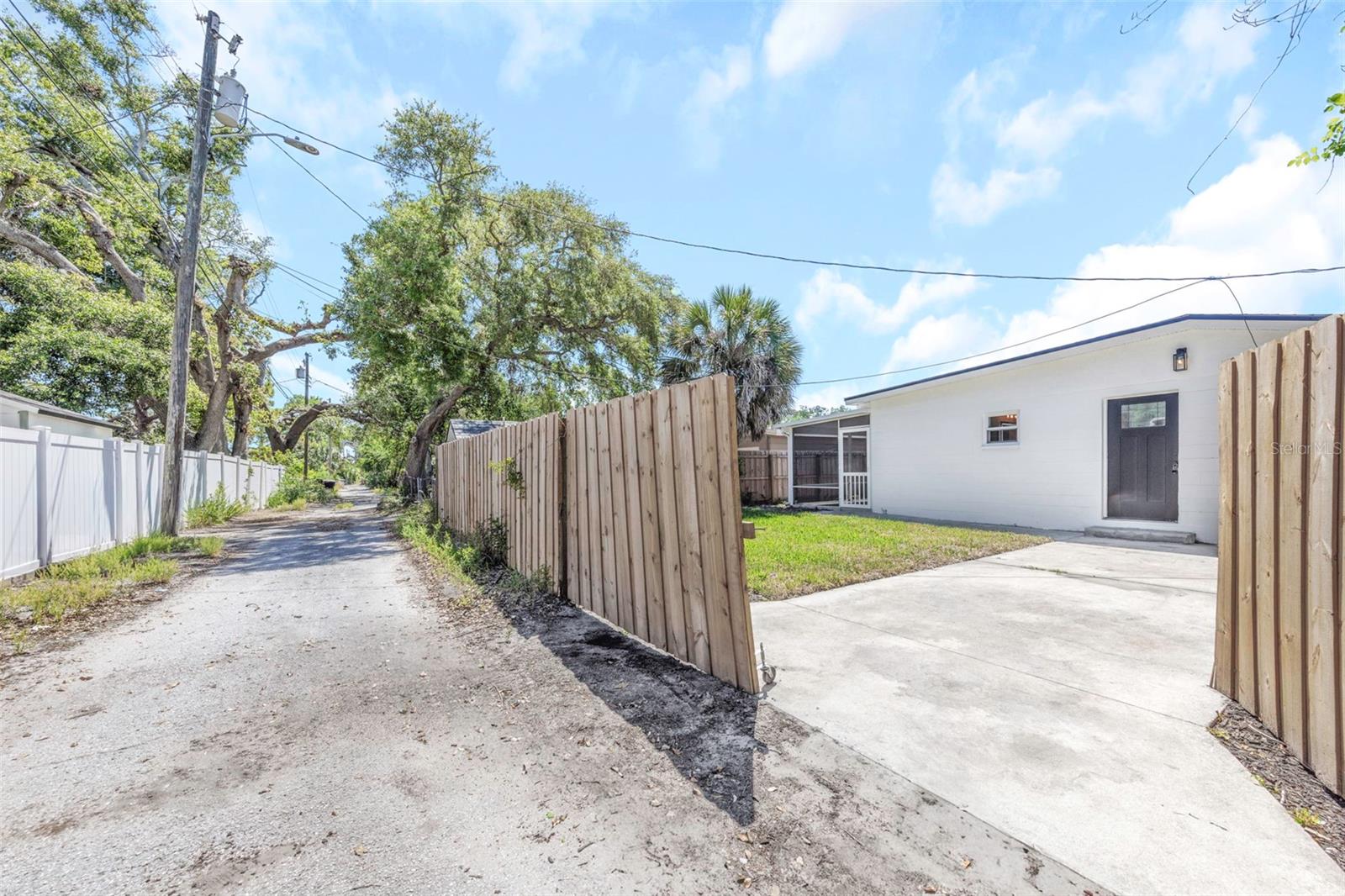 653 64TH AVE S, ST PETERSBURG, FL, 33705