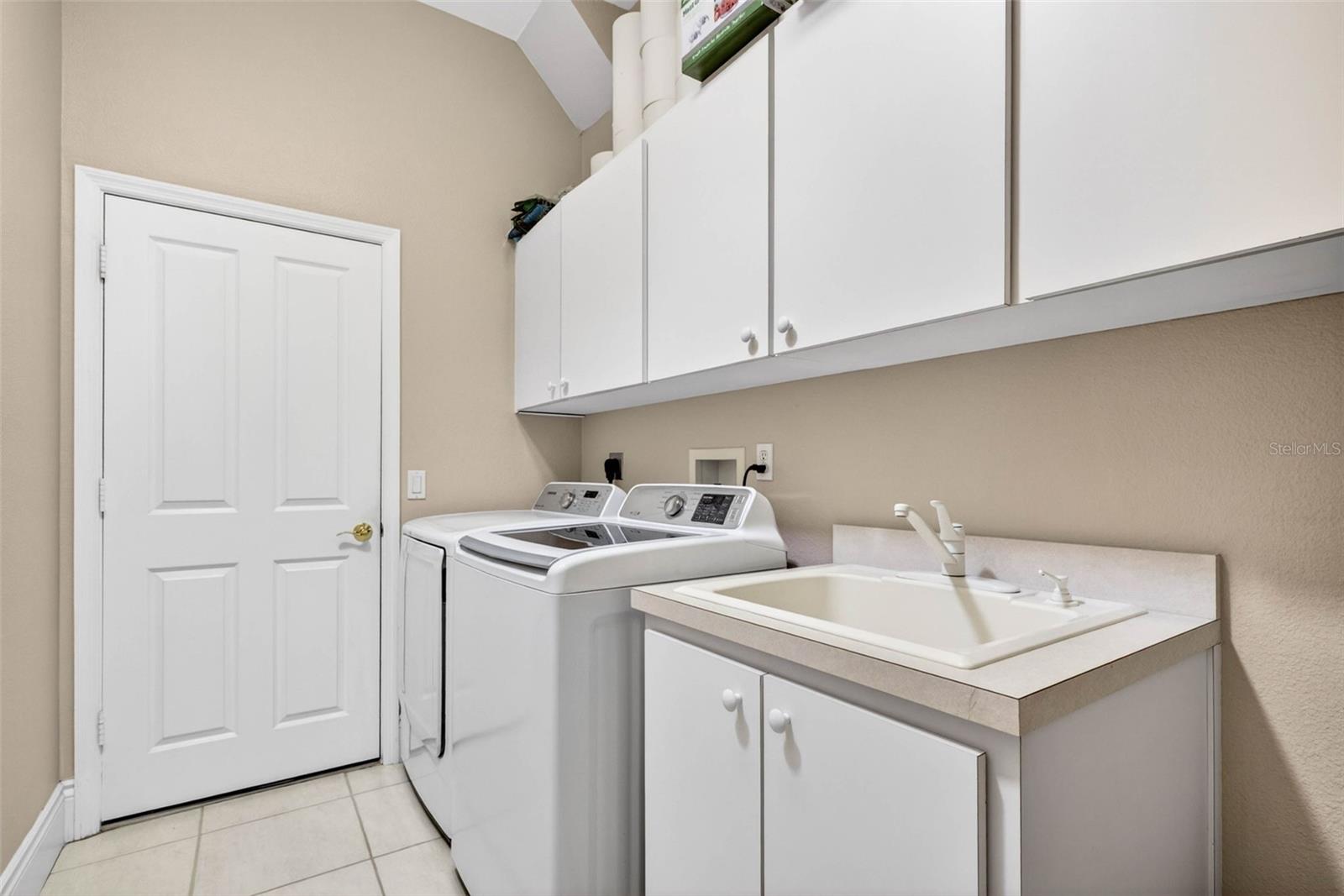 10211 RIDGE TOP LOOP, WEEKI WACHEE, FL, 34613