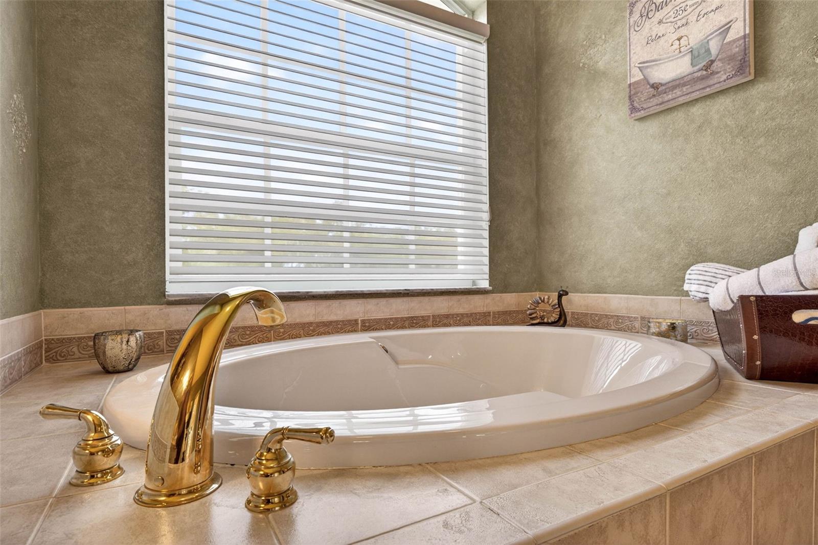 10211 RIDGE TOP LOOP, WEEKI WACHEE, FL, 34613