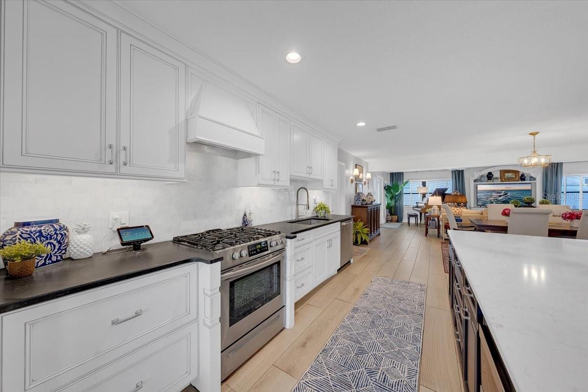 6870 13TH AVE N, ST PETERSBURG, FL, 33710