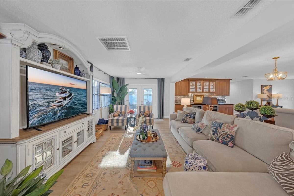 6870 13TH AVE N, ST PETERSBURG, FL, 33710