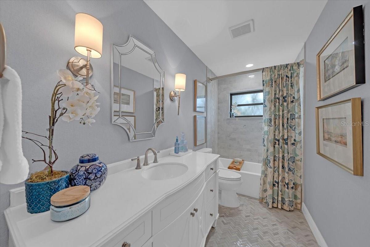 6870 13TH AVE N, ST PETERSBURG, FL, 33710