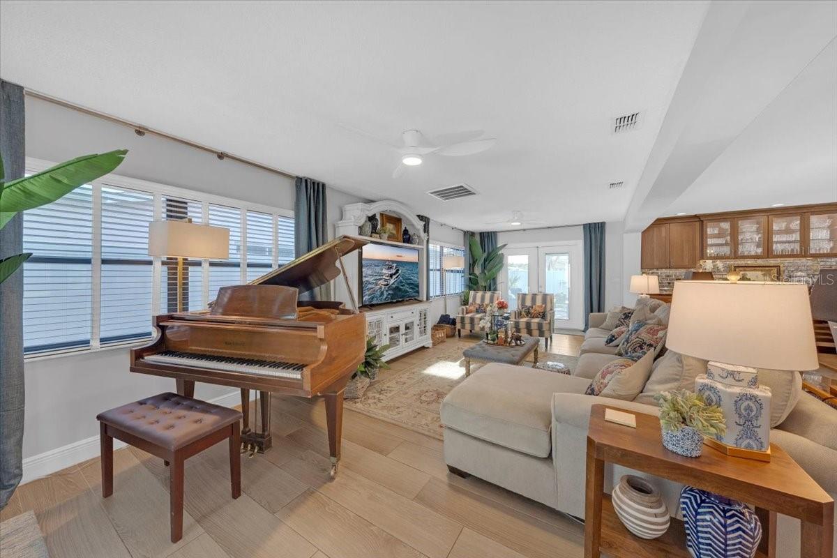 6870 13TH AVE N, ST PETERSBURG, FL, 33710