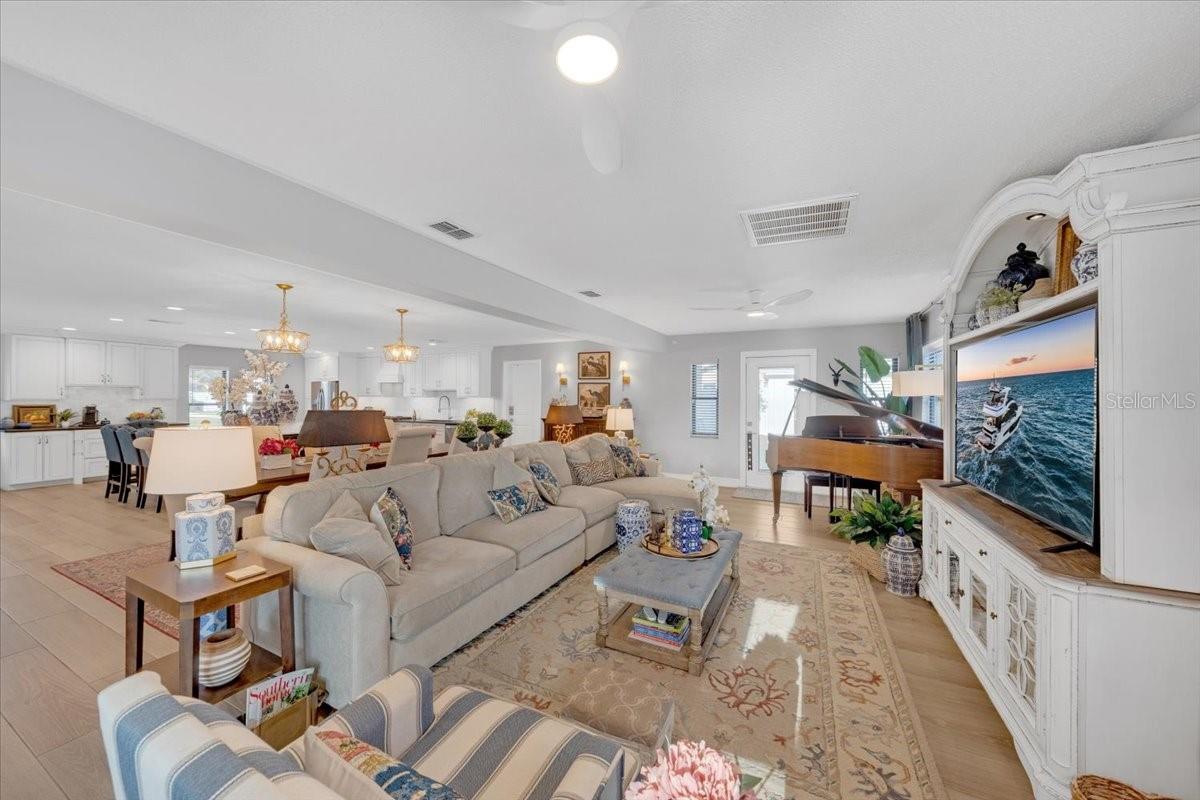 6870 13TH AVE N, ST PETERSBURG, FL, 33710