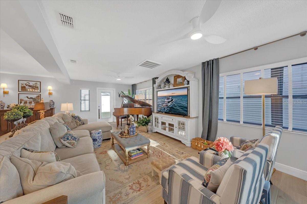 6870 13TH AVE N, ST PETERSBURG, FL, 33710