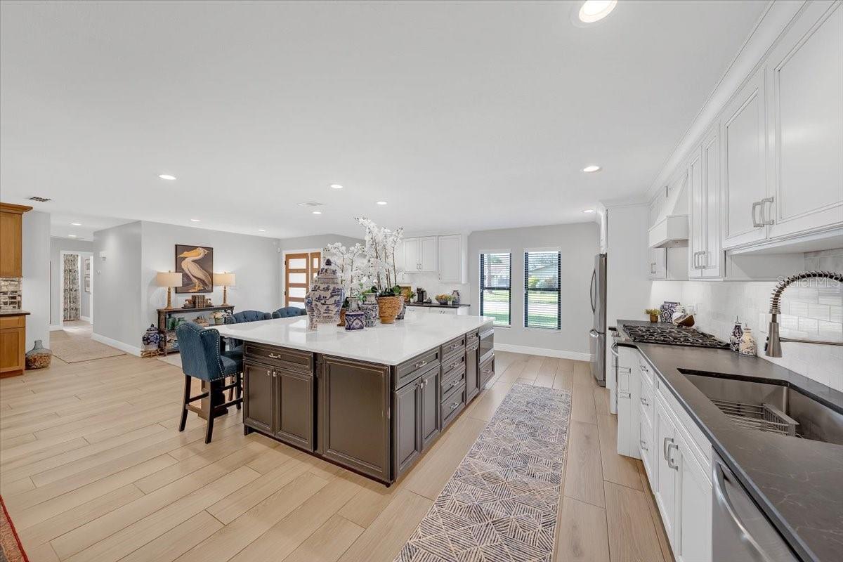 6870 13TH AVE N, ST PETERSBURG, FL, 33710