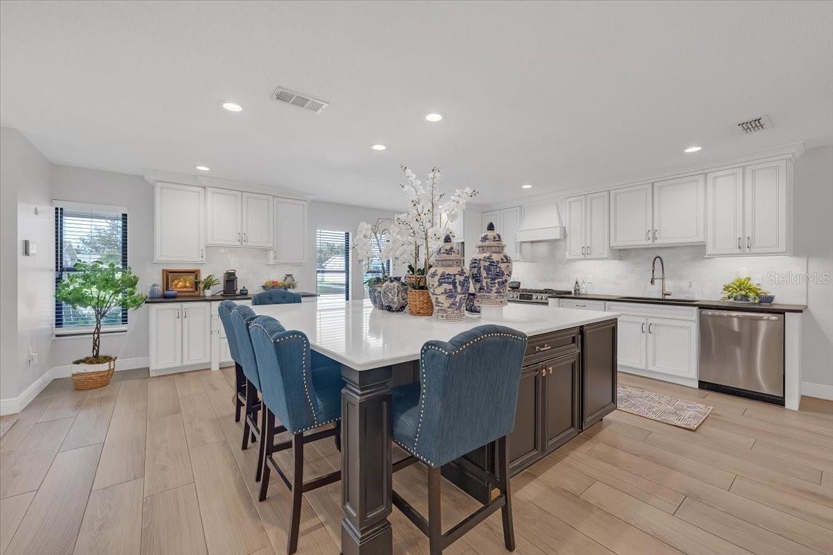 6870 13TH AVE N, ST PETERSBURG, FL, 33710