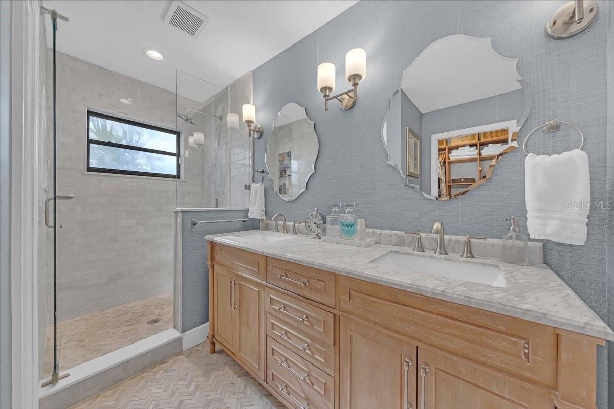 6870 13TH AVE N, ST PETERSBURG, FL, 33710