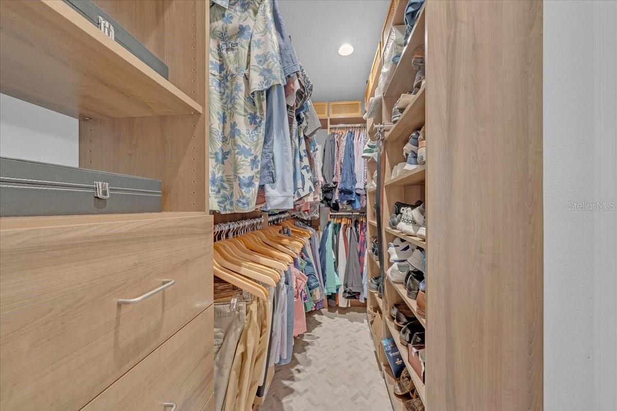 6870 13TH AVE N, ST PETERSBURG, FL, 33710