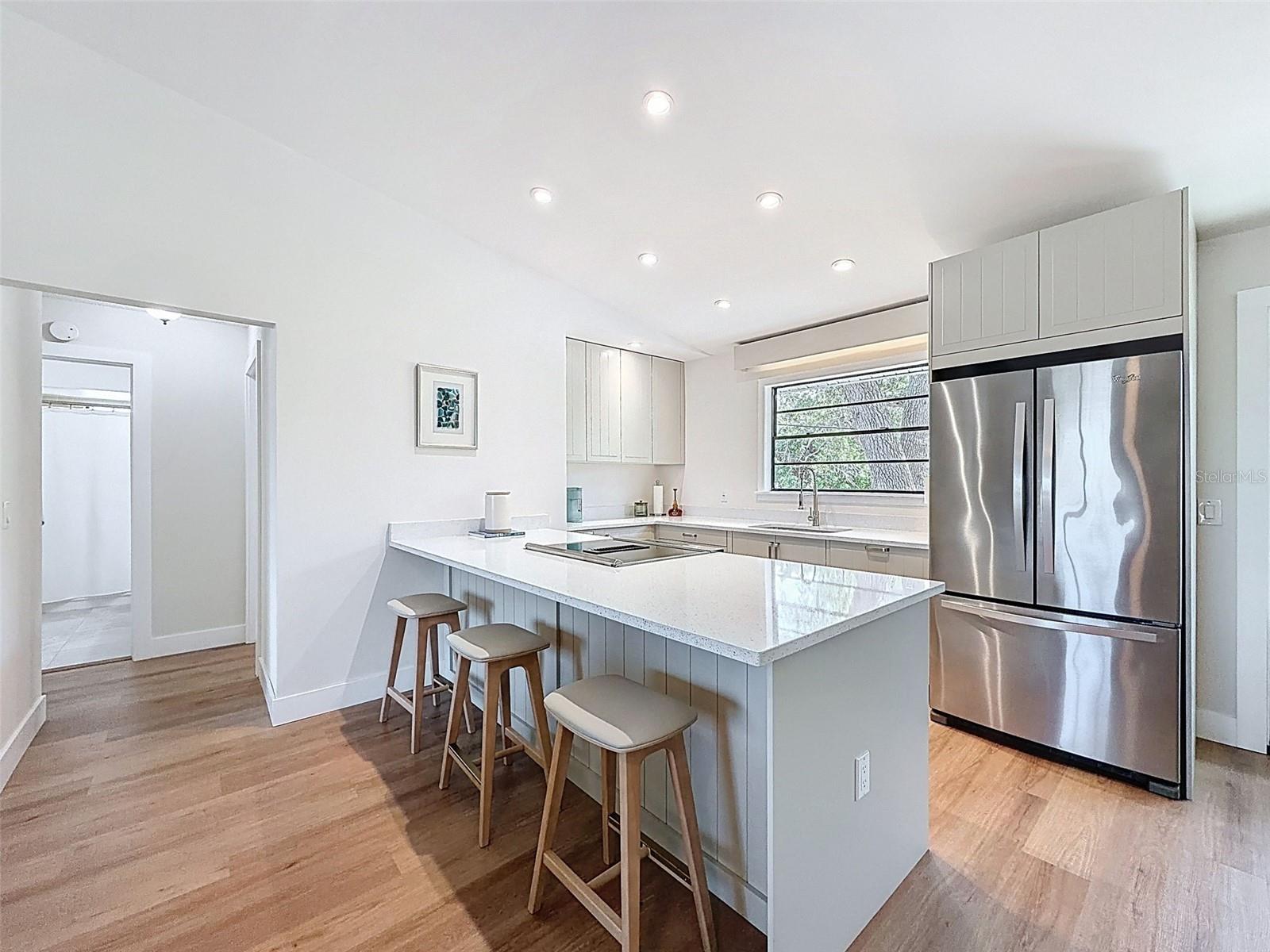 1899 SHORE ACRES BLVD NE, ST PETERSBURG, FL, 33703