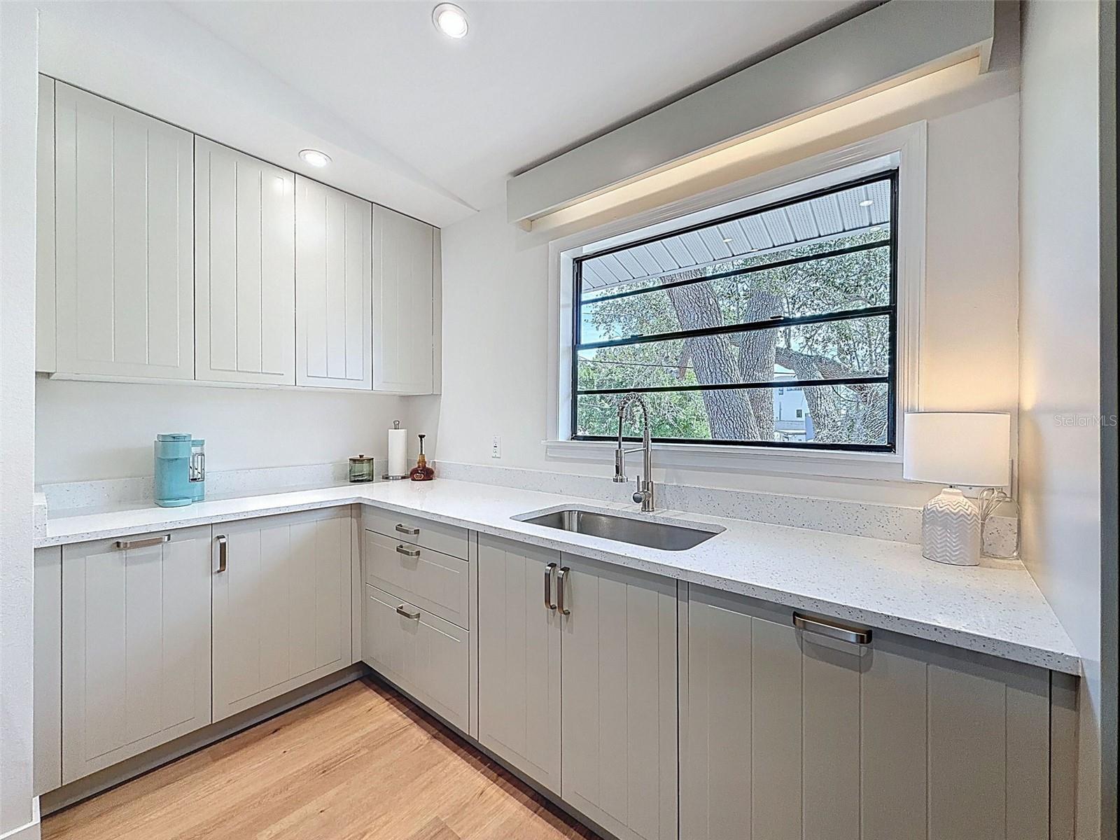 1899 SHORE ACRES BLVD NE, ST PETERSBURG, FL, 33703