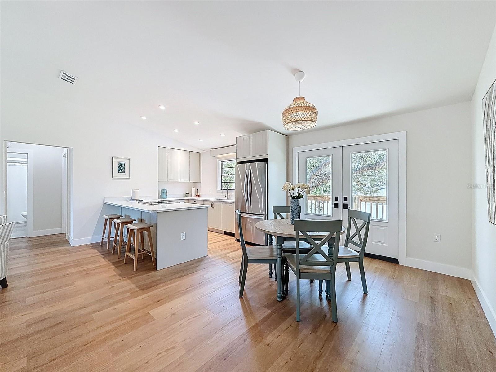 1899 SHORE ACRES BLVD NE, ST PETERSBURG, FL, 33703