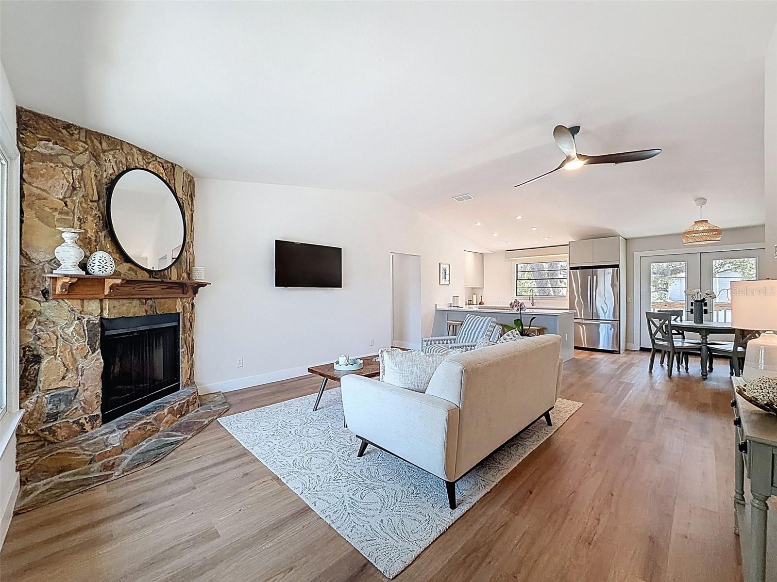 1899 SHORE ACRES BLVD NE, ST PETERSBURG, FL, 33703