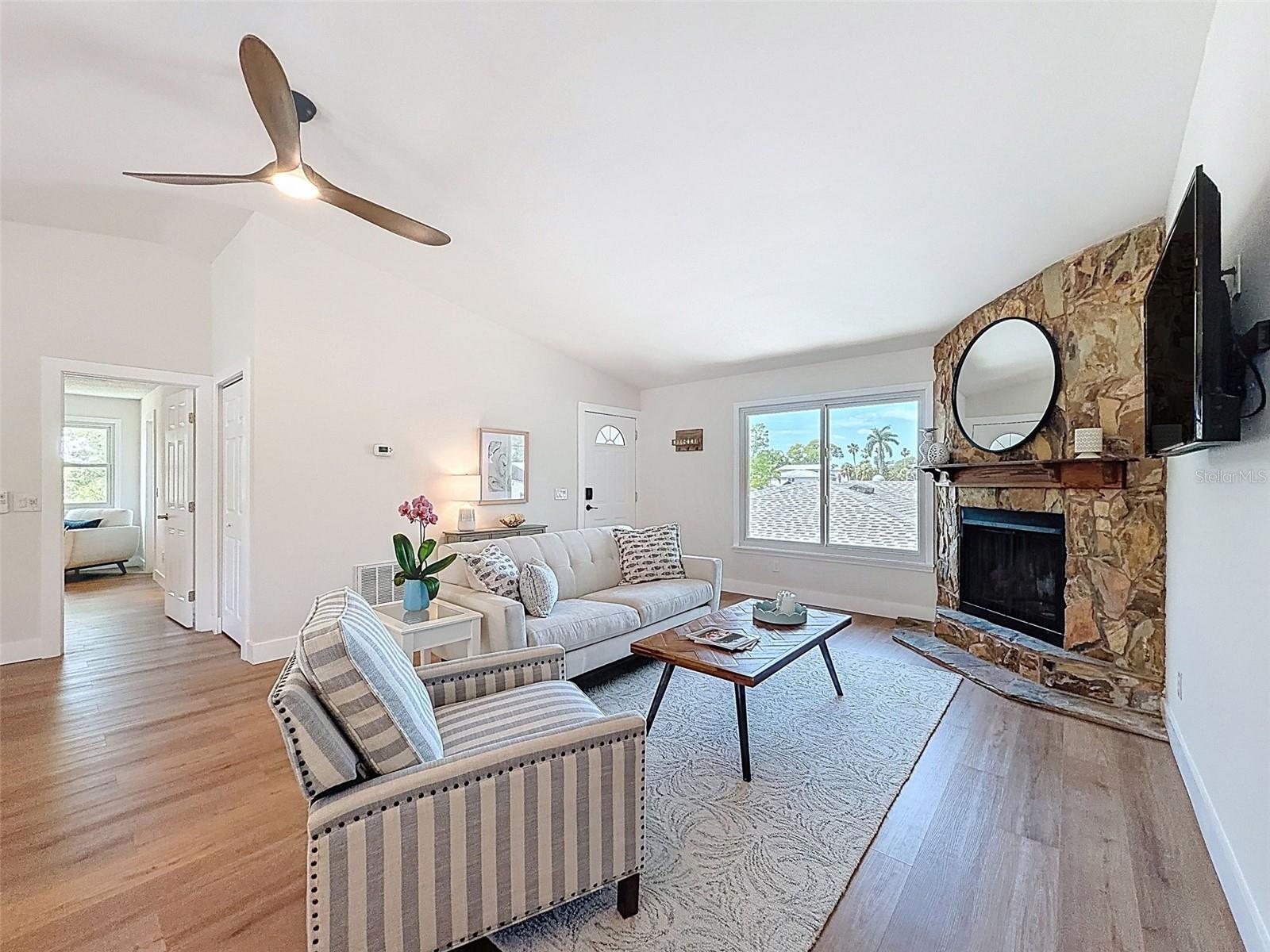 1899 SHORE ACRES BLVD NE, ST PETERSBURG, FL, 33703