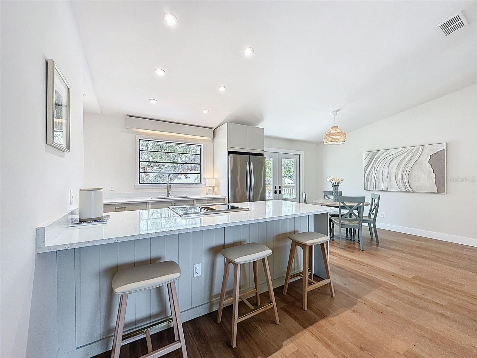 1899 SHORE ACRES BLVD NE, ST PETERSBURG, FL, 33703