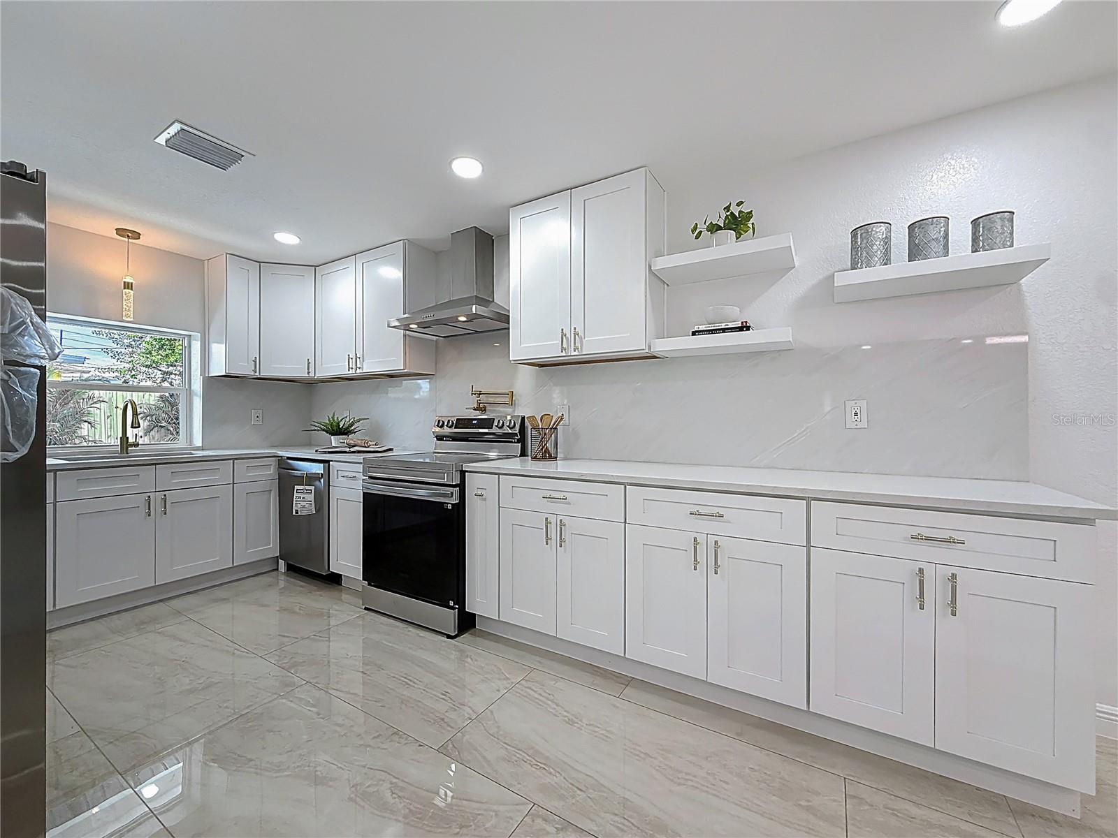 910 ALCAZAR WAY S, ST PETERSBURG, FL, 33705