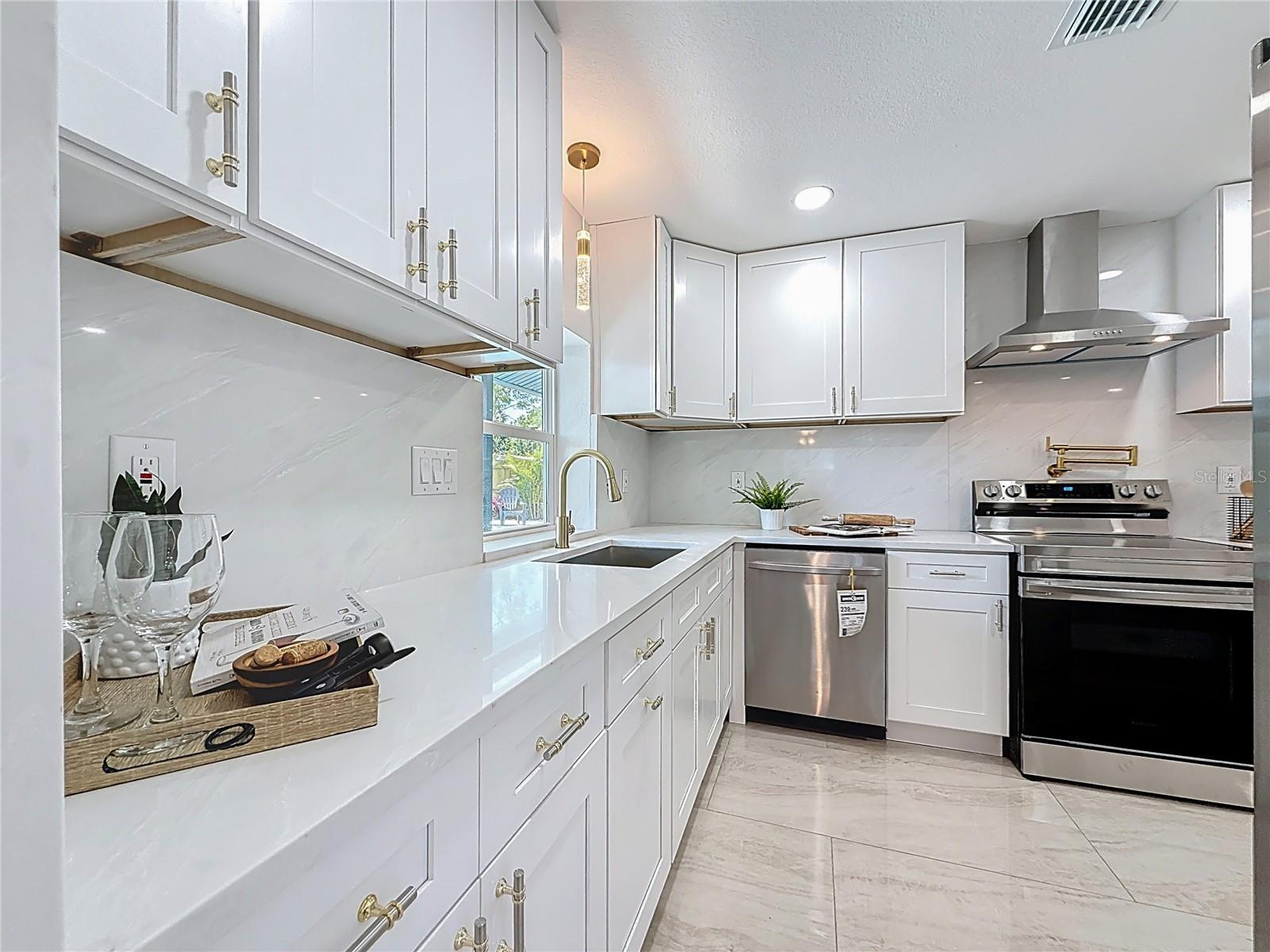 910 ALCAZAR WAY S, ST PETERSBURG, FL, 33705