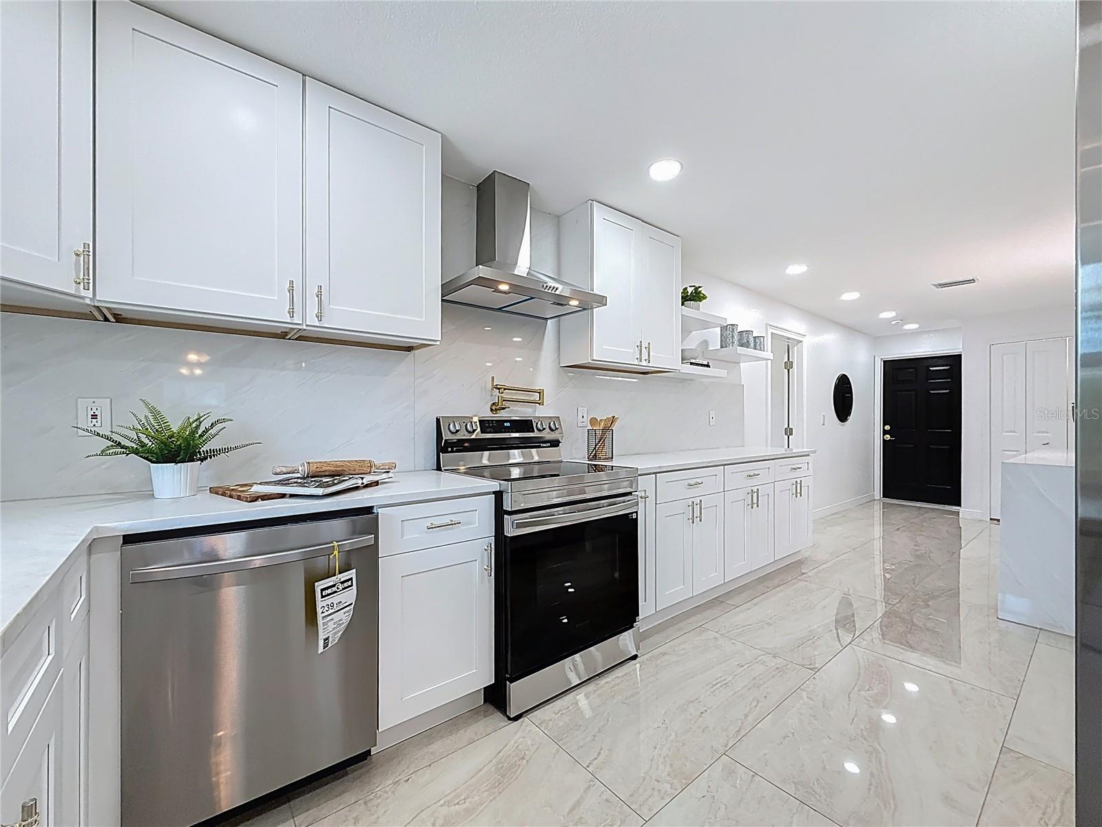 910 ALCAZAR WAY S, ST PETERSBURG, FL, 33705