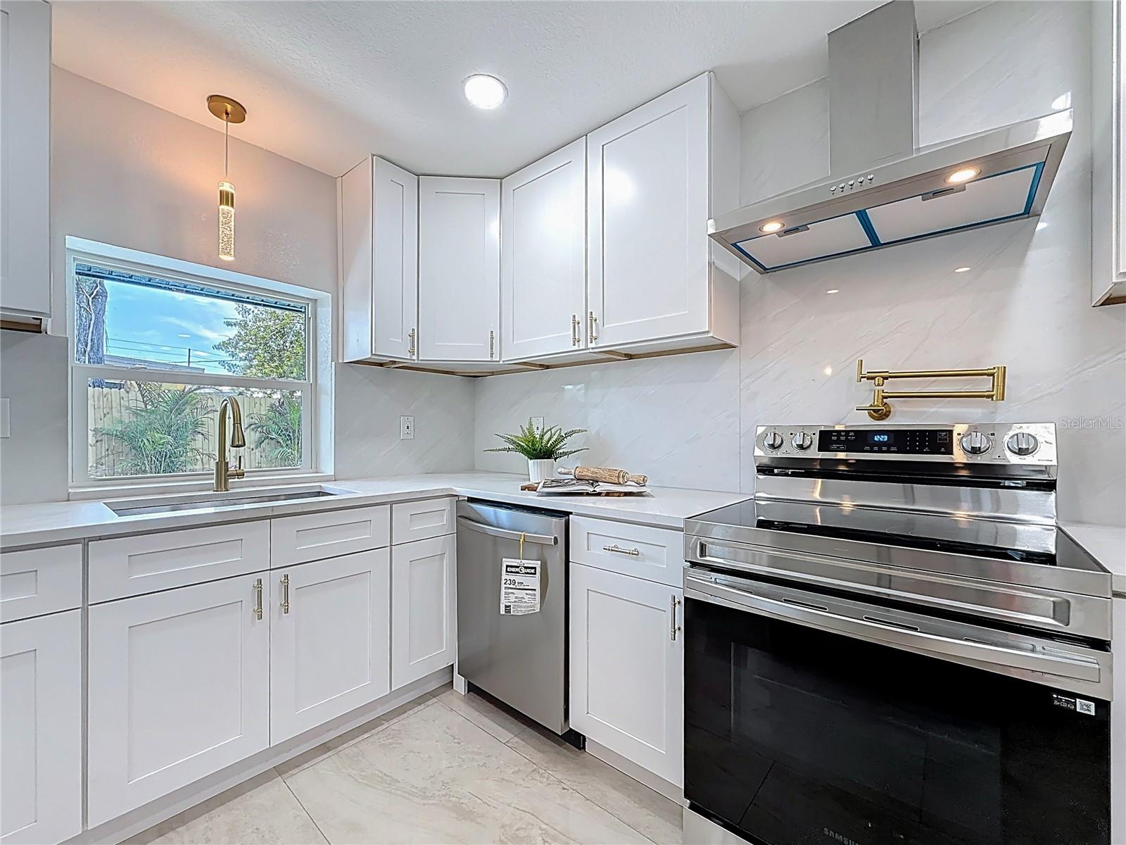 910 ALCAZAR WAY S, ST PETERSBURG, FL, 33705