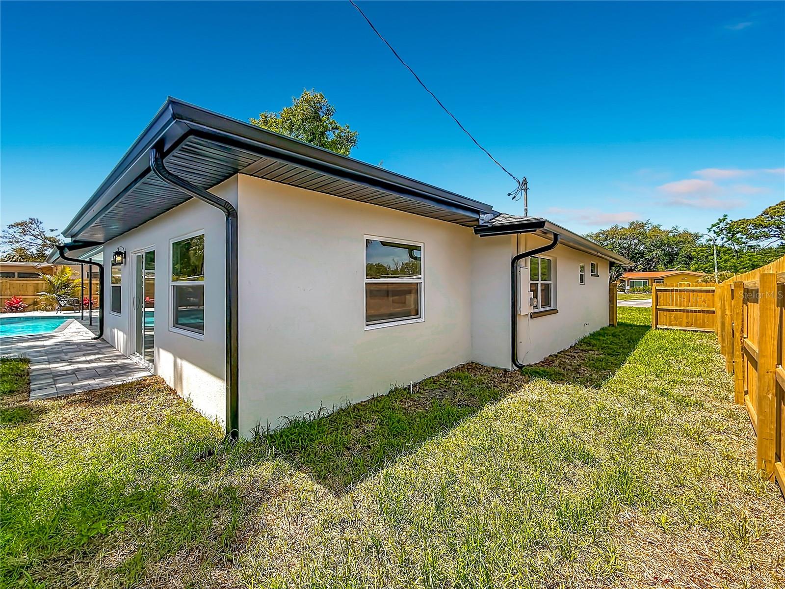 910 ALCAZAR WAY S, ST PETERSBURG, FL, 33705