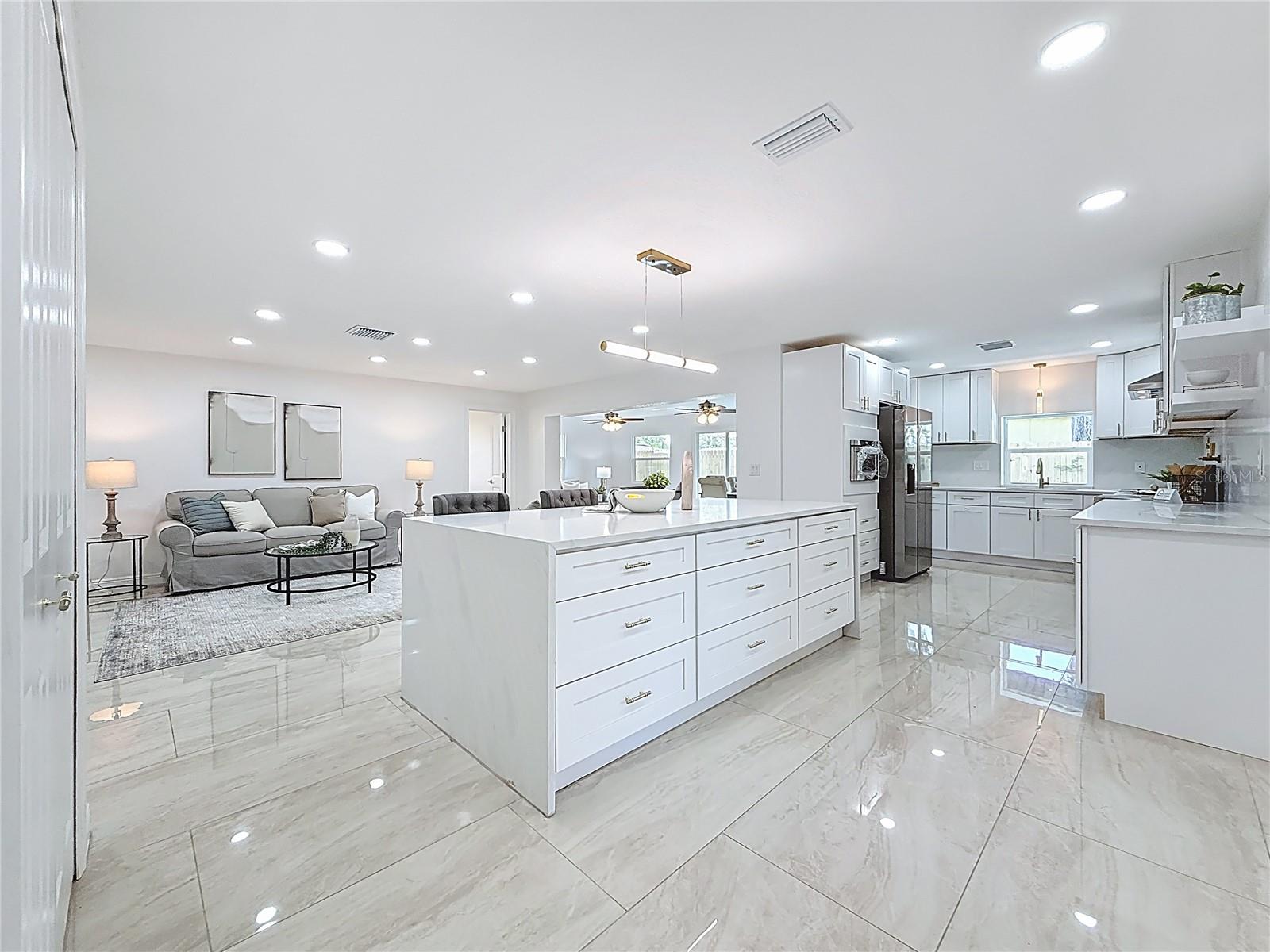 910 ALCAZAR WAY S, ST PETERSBURG, FL, 33705