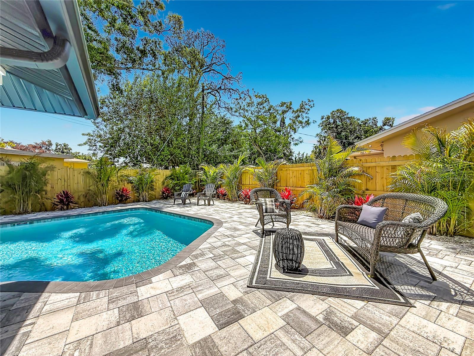 910 ALCAZAR WAY S, ST PETERSBURG, FL, 33705