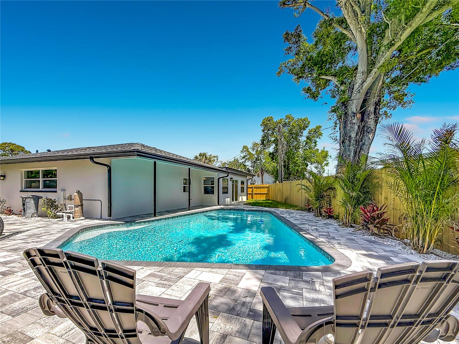 910 ALCAZAR WAY S, ST PETERSBURG, FL, 33705