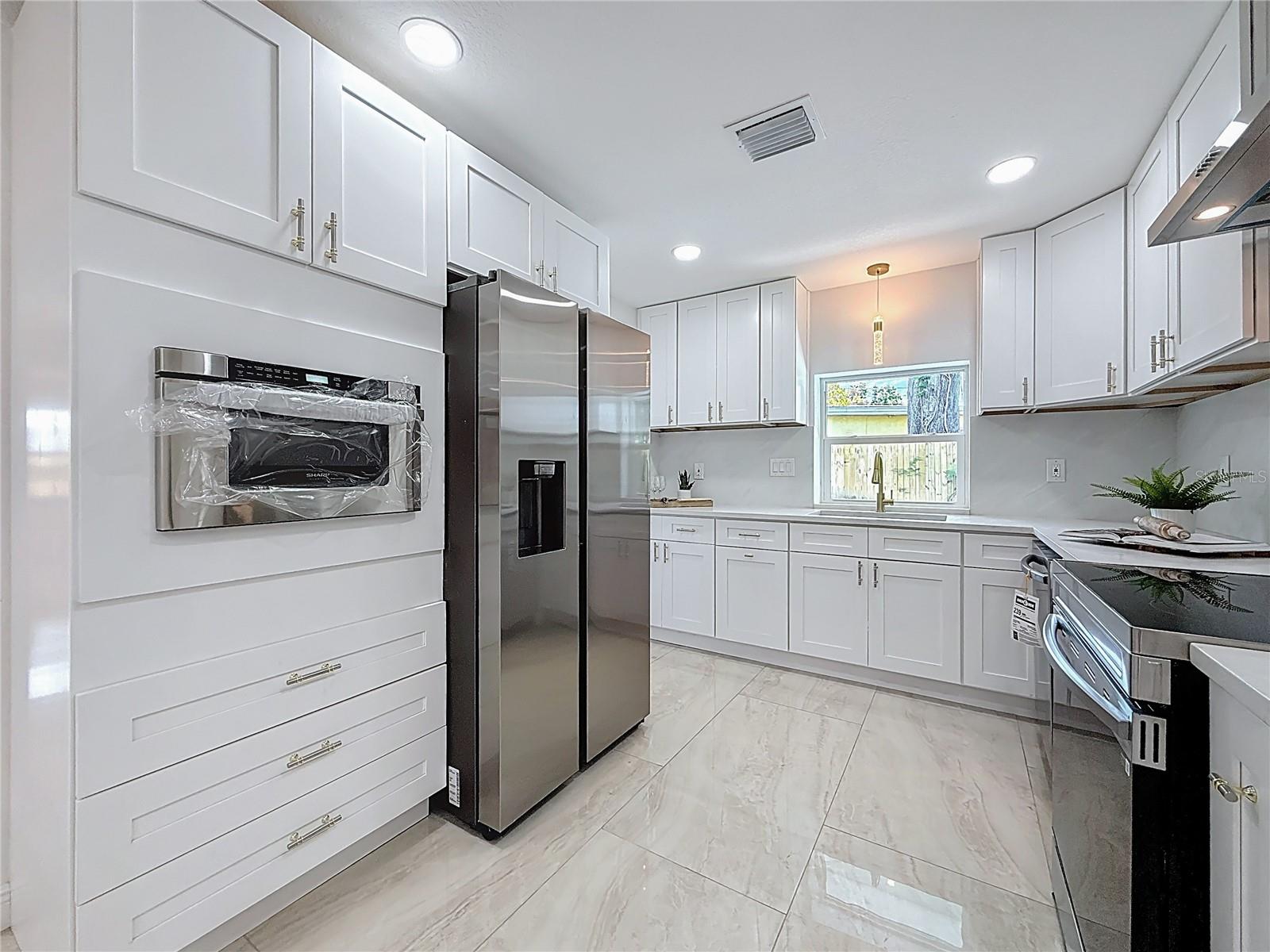 910 ALCAZAR WAY S, ST PETERSBURG, FL, 33705