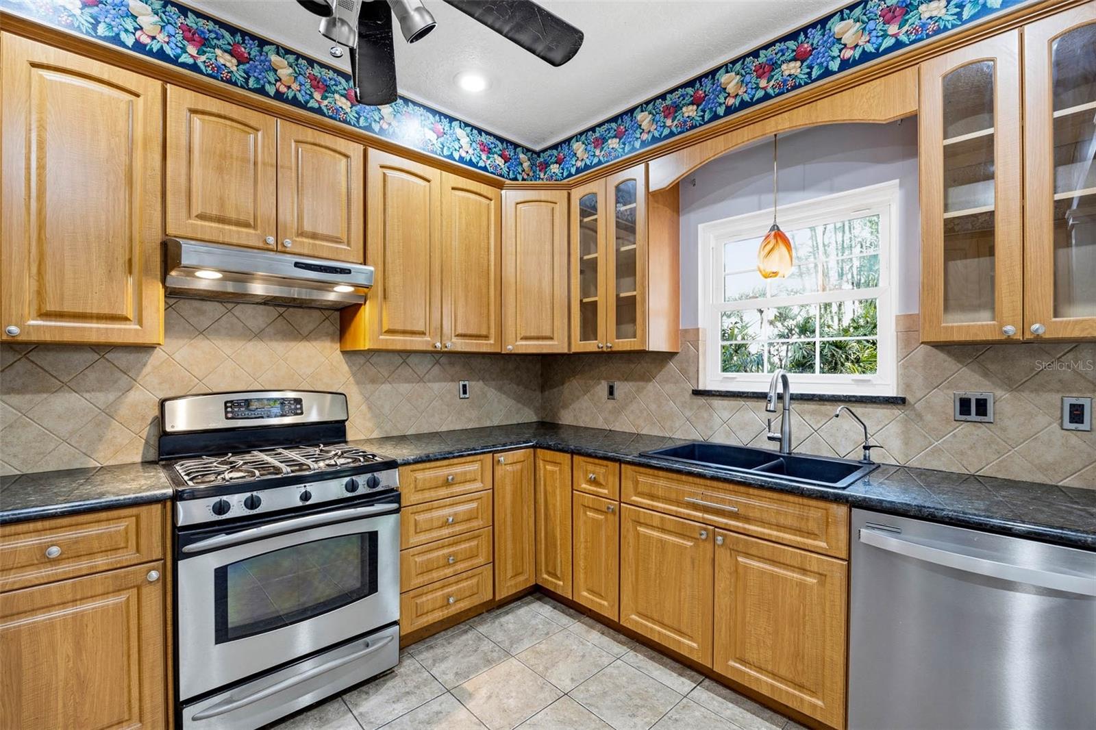 3311 W HAWTHORNE RD, TAMPA, FL, 33611