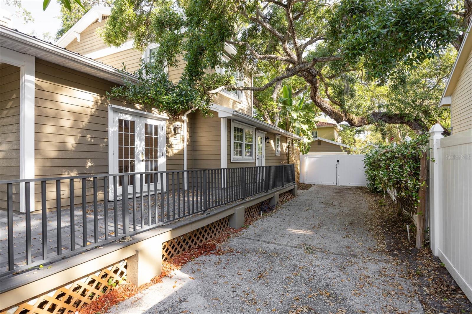 3311 W HAWTHORNE RD, TAMPA, FL, 33611