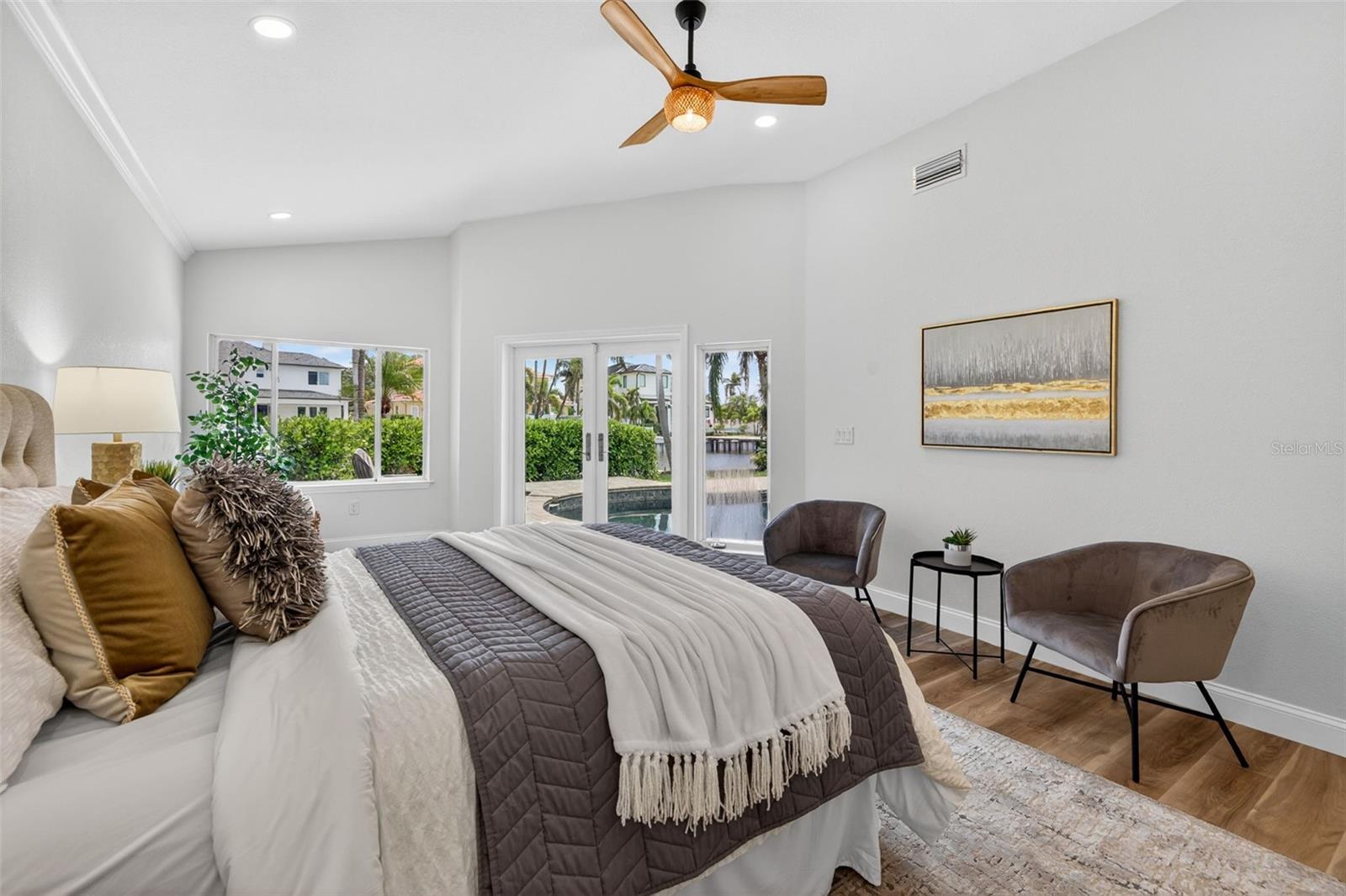 1233 EDEN ISLE DR NE, ST PETERSBURG, FL, 33704