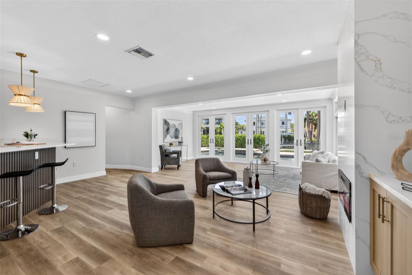 1233 EDEN ISLE DR NE, ST PETERSBURG, FL, 33704