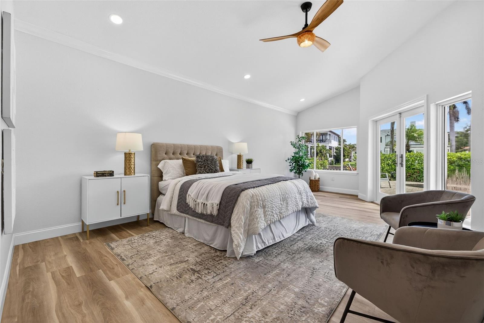 1233 EDEN ISLE DR NE, ST PETERSBURG, FL, 33704