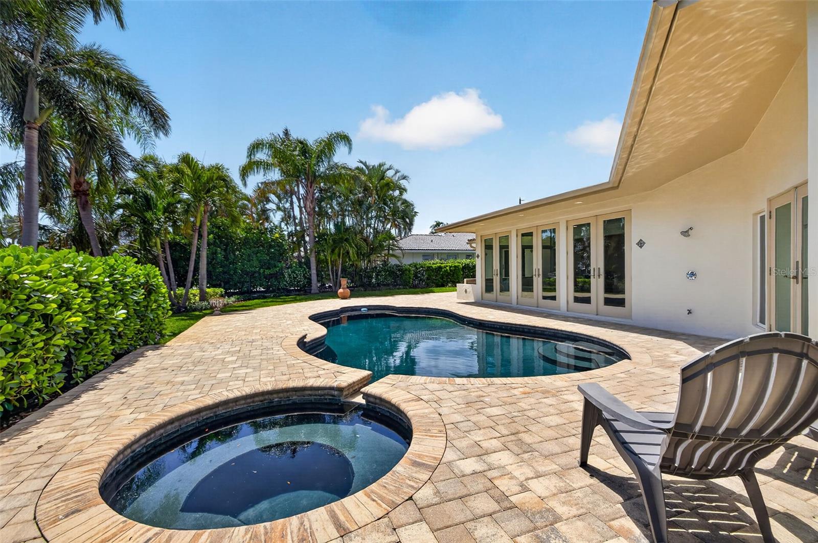 1233 EDEN ISLE DR NE, ST PETERSBURG, FL, 33704