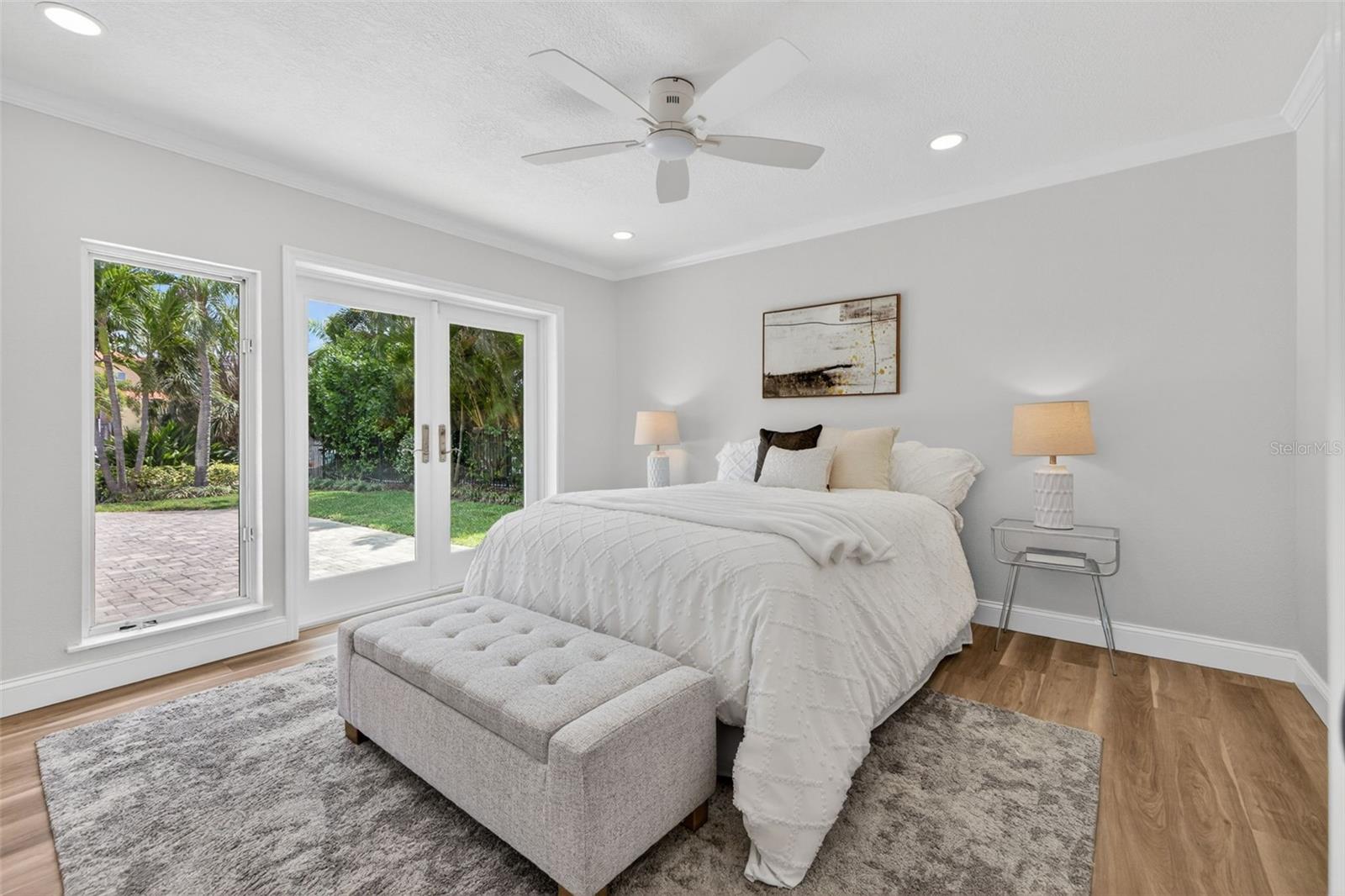 1233 EDEN ISLE DR NE, ST PETERSBURG, FL, 33704