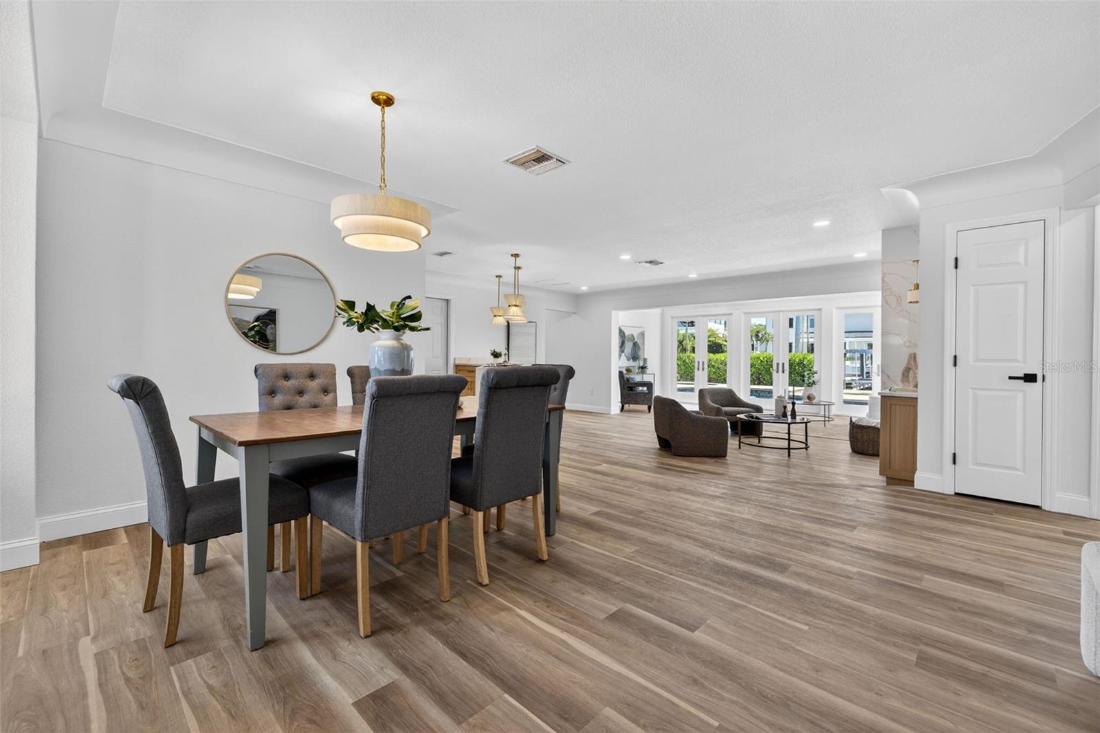 1233 EDEN ISLE DR NE, ST PETERSBURG, FL, 33704