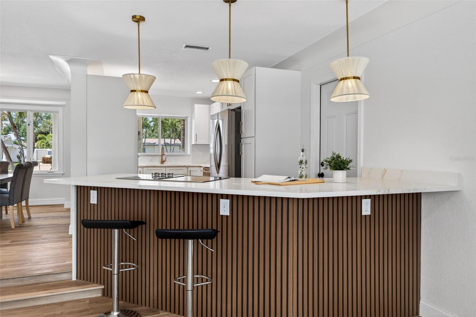 1233 EDEN ISLE DR NE, ST PETERSBURG, FL, 33704