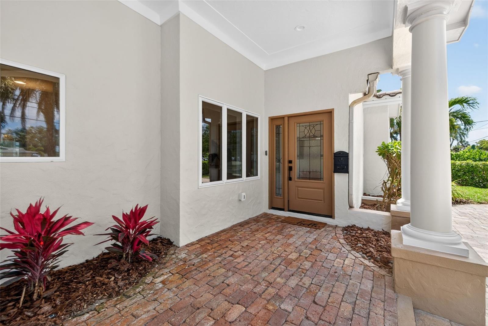 1233 EDEN ISLE DR NE, ST PETERSBURG, FL, 33704