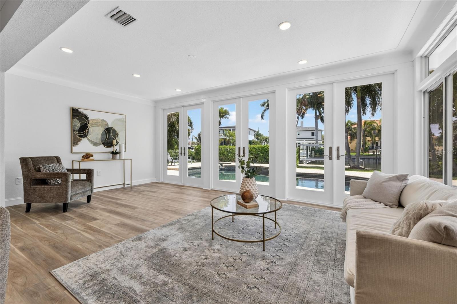 1233 EDEN ISLE DR NE, ST PETERSBURG, FL, 33704